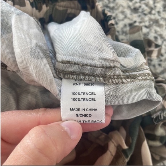 Nordstrom Love Tree Size Small Camouflage Elastic Waist Shorts. - Picture 6 of 7